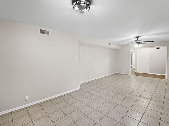 4th image of 136 Danube Dr
