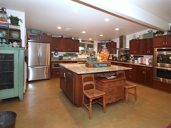 3rd image of 2611 N Santa Lucia Dr