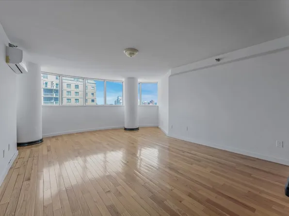 133-38 Sanford Avenue image 12 of 23