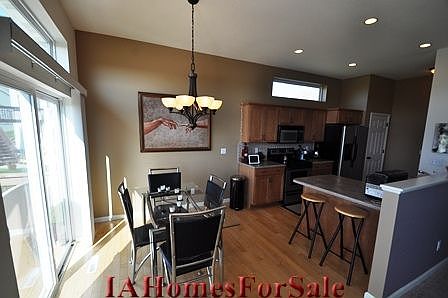 Dining Area - Beautiful hardwood floors