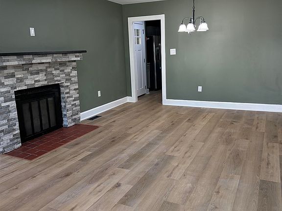 3rd image of 606 N Raleigh Ave
