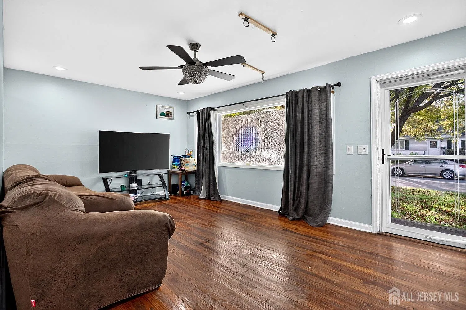4 bed, 3.0 bath, 1548 sqft, $3,950 — Photo 1