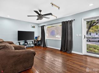 8 Kelly St, Metuchen, NJ 08840
