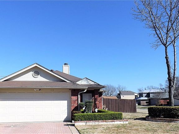 4th image of 572 Majestic Park Ln
