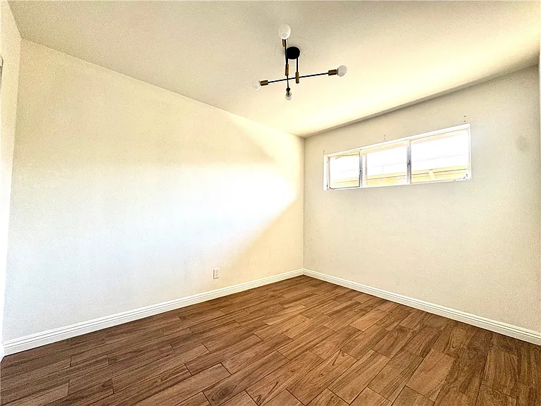 233 S Baldwin Ave #D — Photo 15