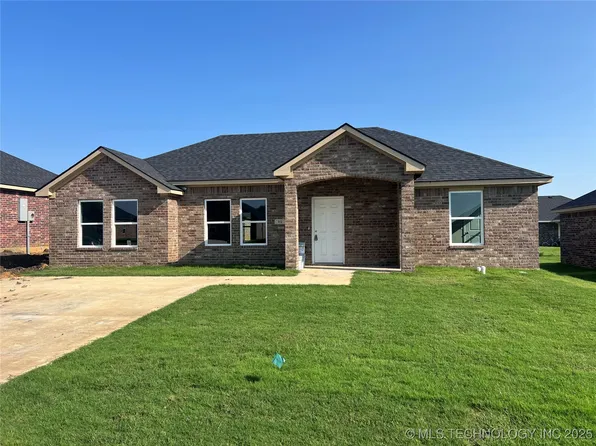 512 Honeysuckle Ln, Madill, OK 73446