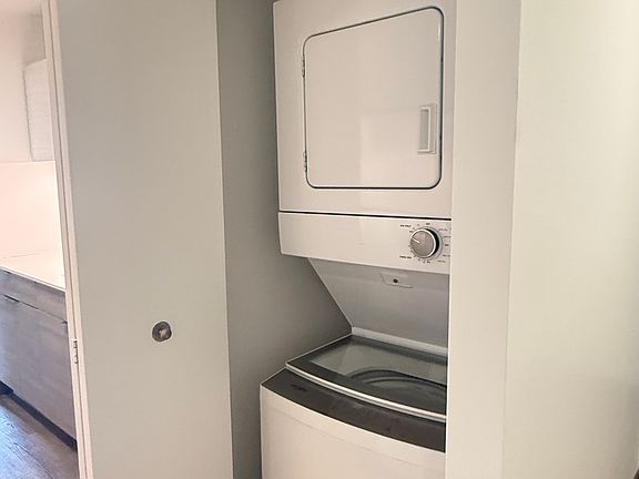 2nd image of 400 E Ohio St #2211