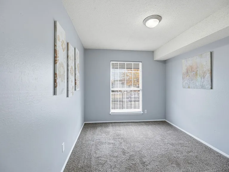 Heatherstone Apartments — Photo 30