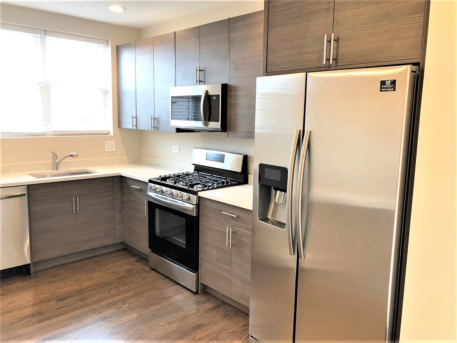 2 bed, 1100 sqft, $3,195 — Photo 2