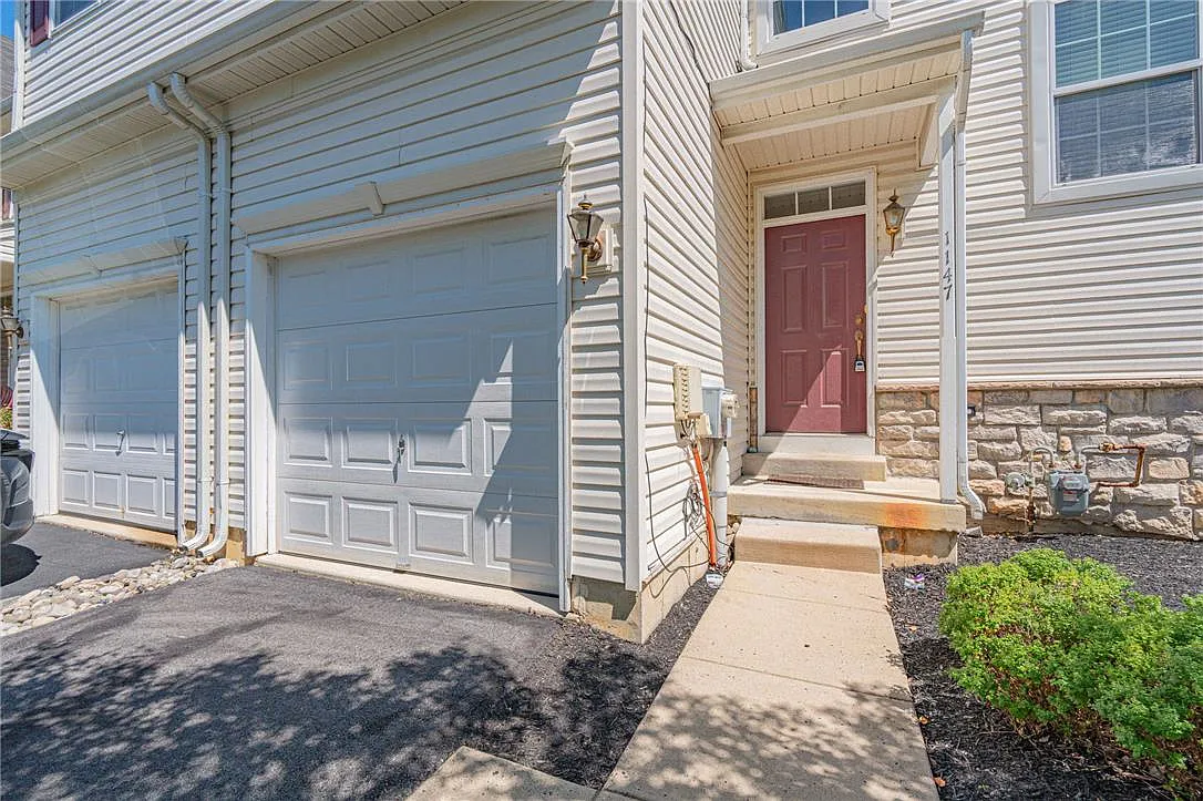 3 bed, 2.5 bath, 1440 sqft, $2,400 — Photo 4