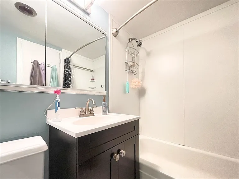 2 Hawthorne Pl #16K — Photo 11