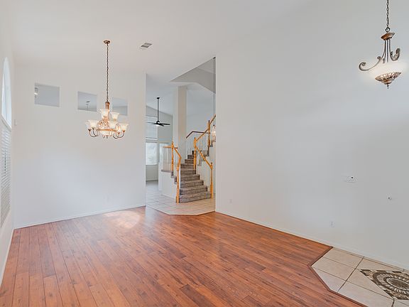 4th image of 2416 La Sierra St