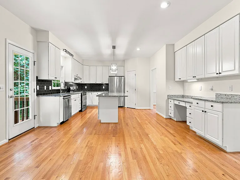 115 Lonebrook Dr — Photo 10