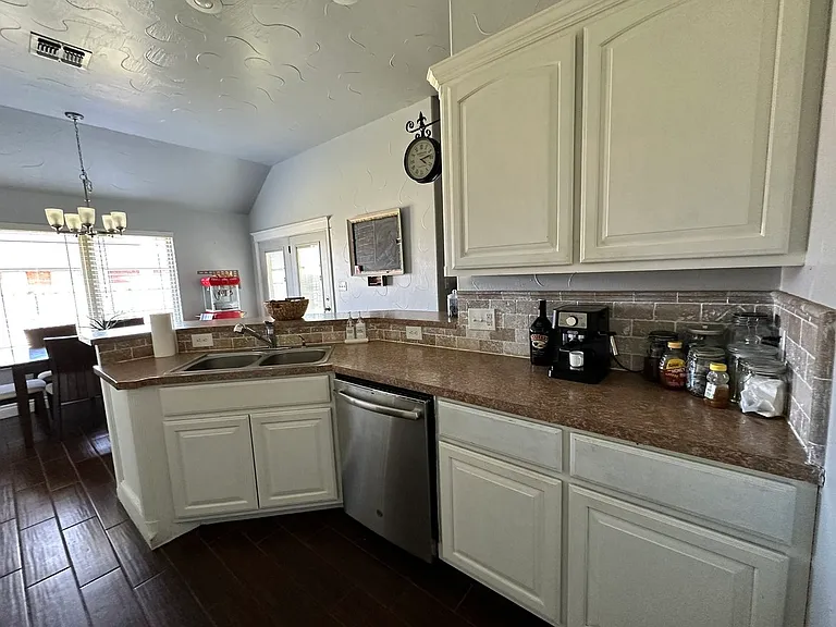 1205 Alma Dr — Photo 15