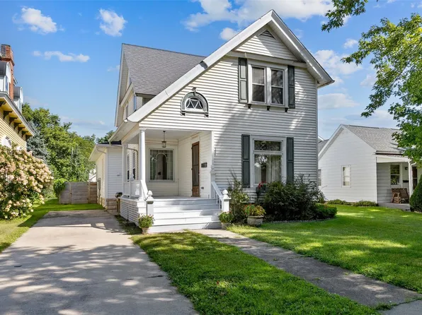 304 E Union St, Manchester, IA 52057