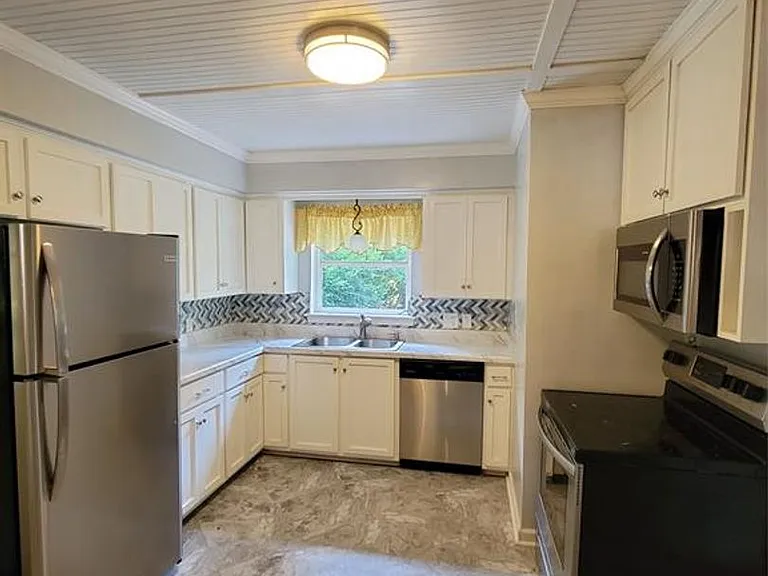 558 Karen Rd — Photo 10