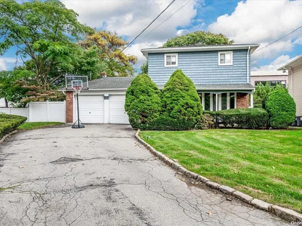 1122 Westwood Road, Hewlett, NY 11557