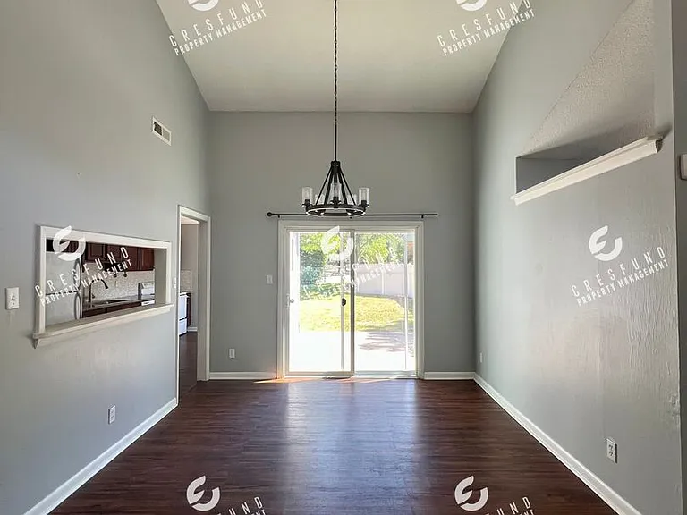 2013 Brucemount Pl — Photo 2
