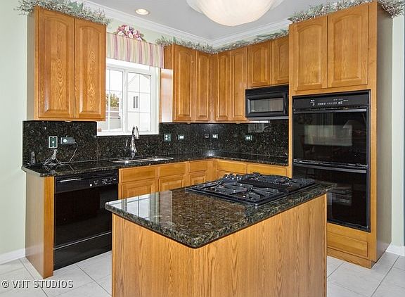 2nd image of 16516 Newbury Ct