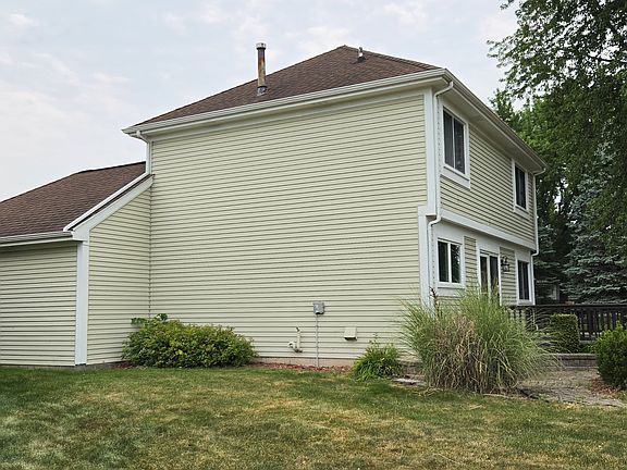 3rd image of 380 Huntington Ct