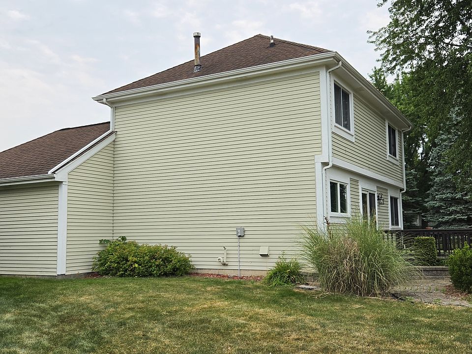 2nd image of 380 Huntington Ct