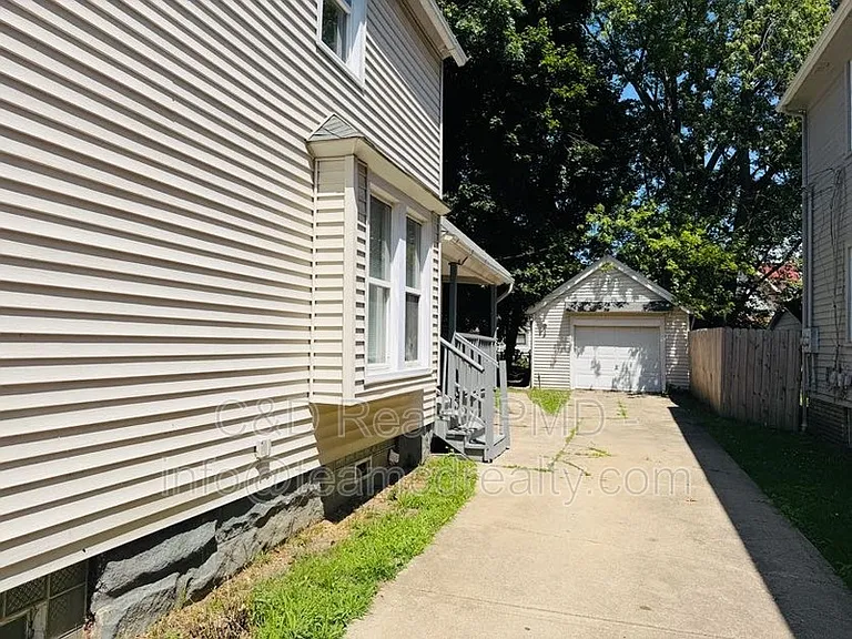 1209 E 167th St — Photo 5
