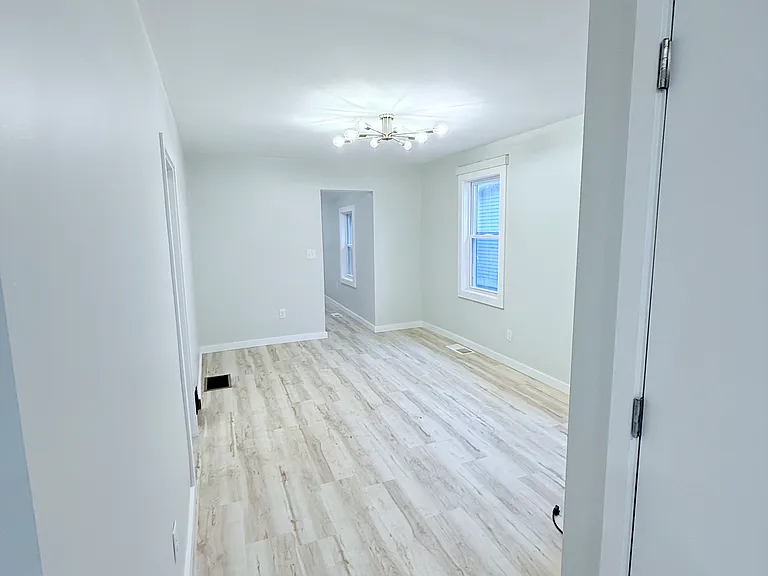 208 Fulton Ave — Photo 5