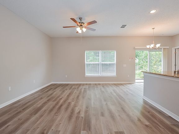 3rd image of 2722 Woodstream Cir