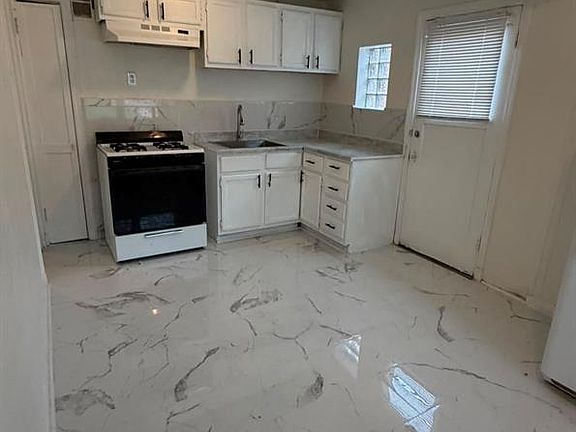 3rd image of 8816 Cozens Ave