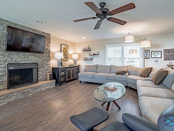 3rd image of 101 Oak Creek Dr