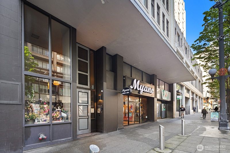 2nd image of 1519 3rd Avenue #504