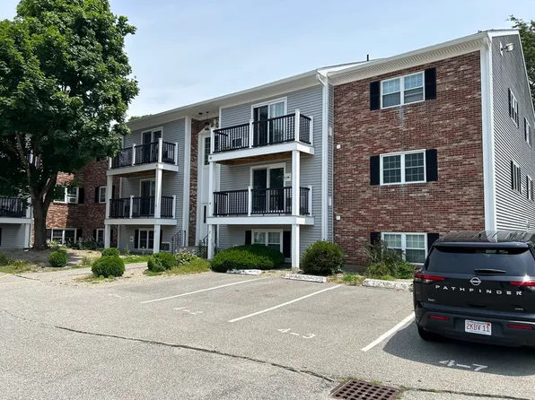 4 Chapel Hill Dr APT 6, Plymouth, MA 02360