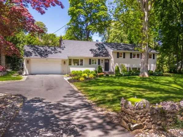 77 Hanover Rd, Mountain Lakes Boro, NJ 07046