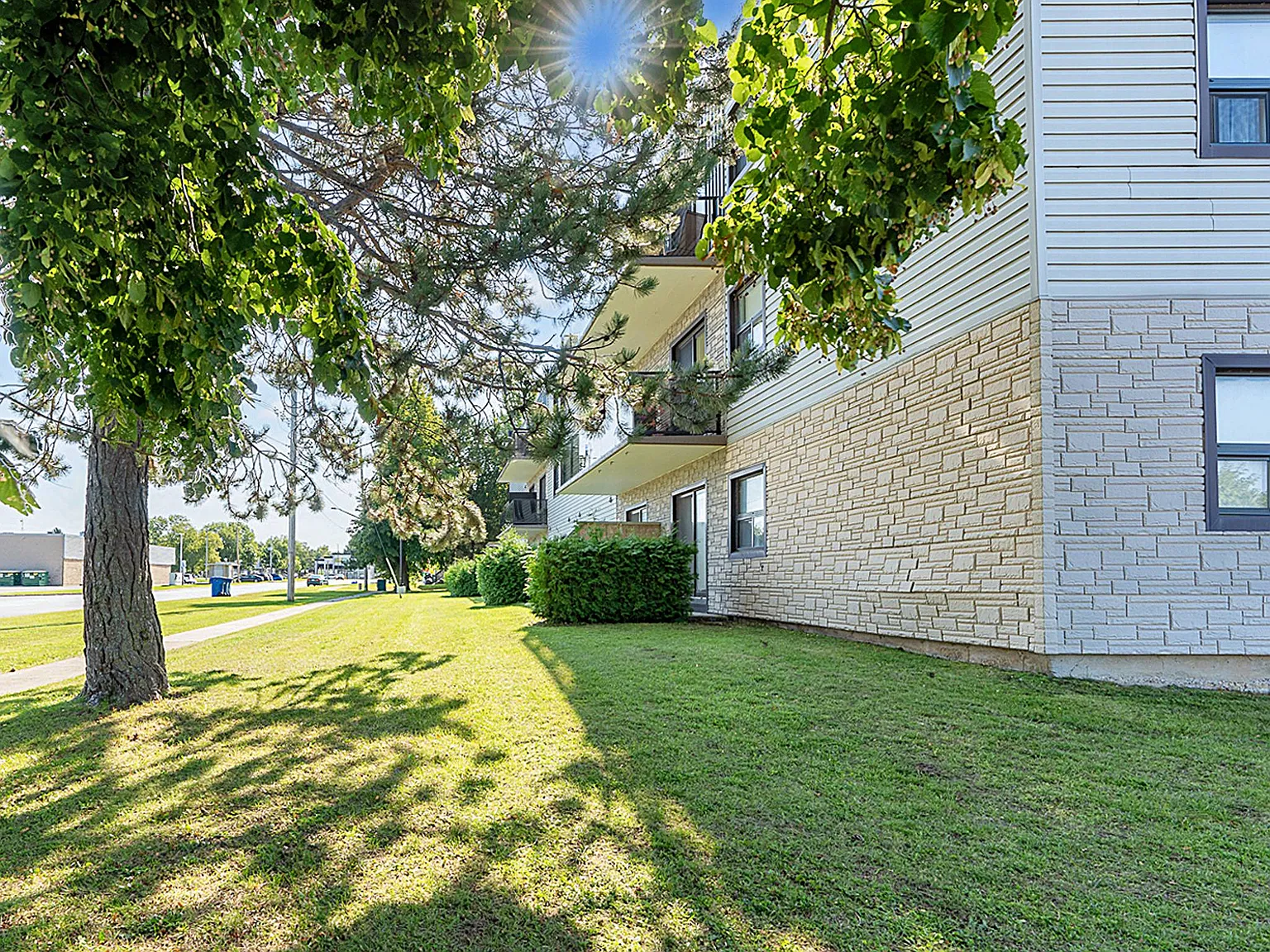 The Huron Apartments — Photo 3
