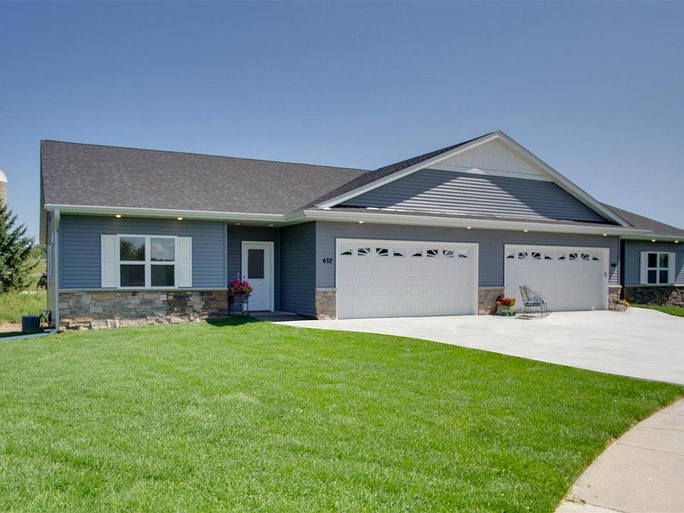 1st image of 432 Emerald Ct #2