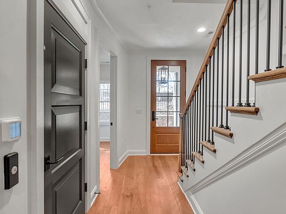 4th image of 509 Libbie Ave #F