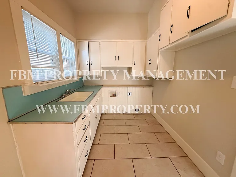 604 W Knox St — Photo 14