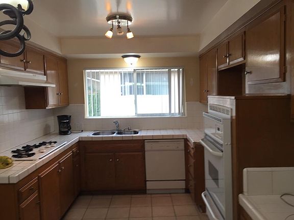 3rd image of 3226 Fairesta St #2