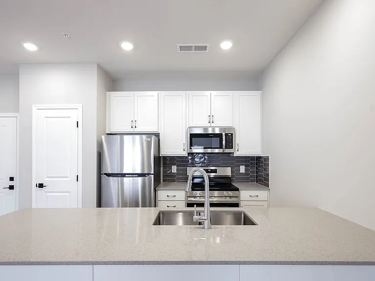 The Creek Apartments — Photo 37
