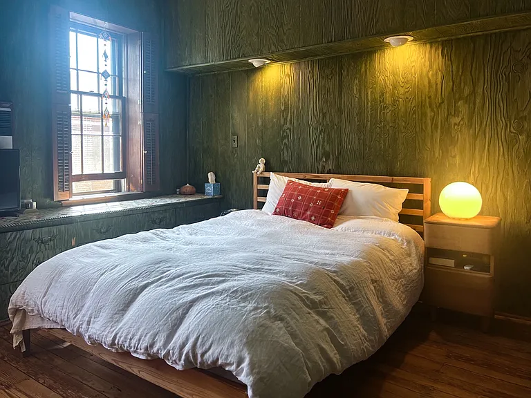 2nd floor - front bedroom