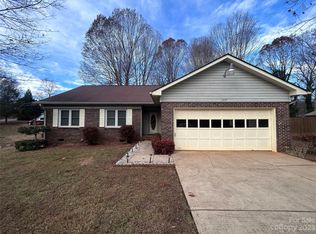 1957 Willow Ridge St, Conover, NC 28613