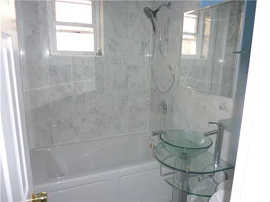 Rented by Bank Neary | media 21