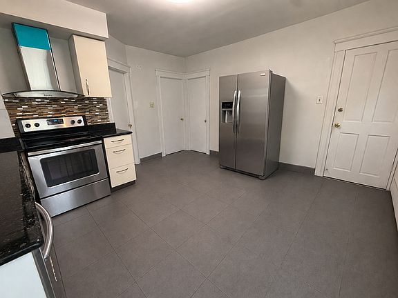 3rd image of 350 Knight St Floor 2