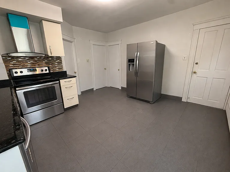 350 Knight St #2 — Photo 3