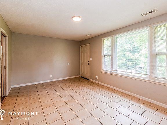 3rd image of 15 Saratoga Dr