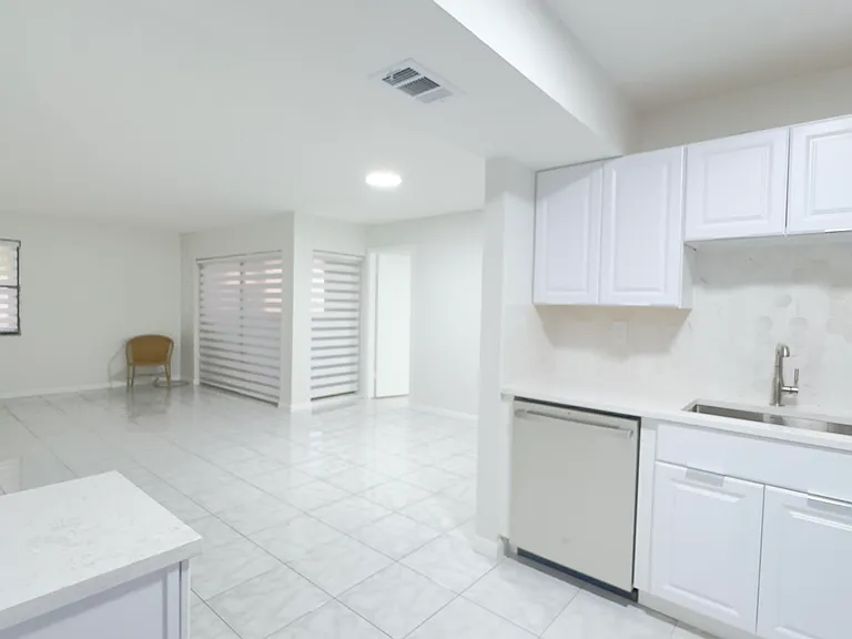 20015 NE 3rd Ct #1 — Photo 5