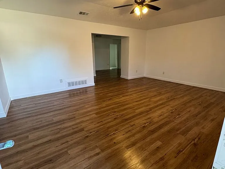 2750 Ridgewood St — Photo 5