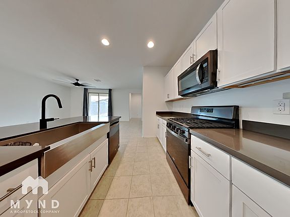 4th image of 40029 W Crane Dr