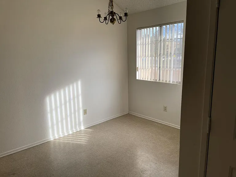 1647 Orchid Ln — Photo 9