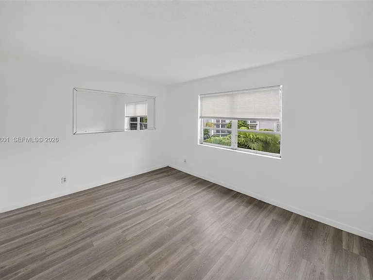 8750 N Sherman Cir #305 — Photo 11